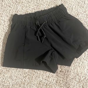 Athleta girl size xs/6 black draw string shorts with pockets, EUC
